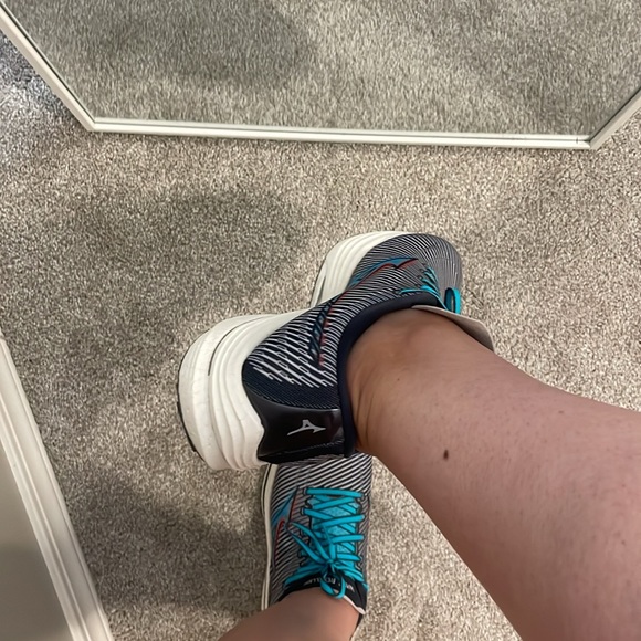 MIZUNO WAVE REBELLION size 7 women’s running shoe - Picture 7 of 9